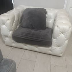 Lounge Chairs 