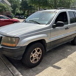 2000 jeep Cherokee runs and drives  good 170k miles clean texas title ac don’t work crack windshield and it just now start getting hot not sure why 