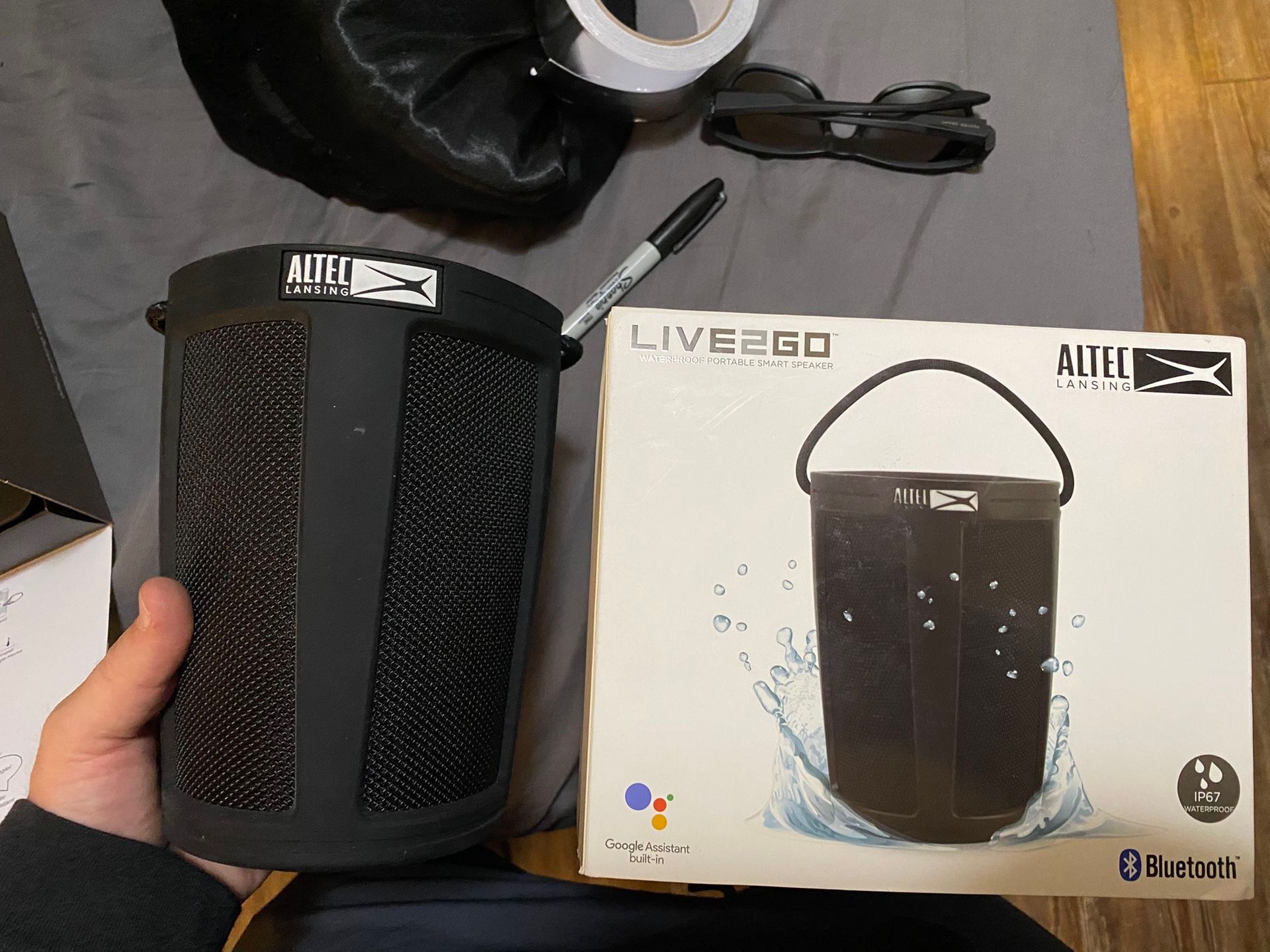 Bluetooth speaker (needs 12v AC Charger)