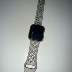 Apple watch Serie 9 And Headphones Beats Studio Pro 