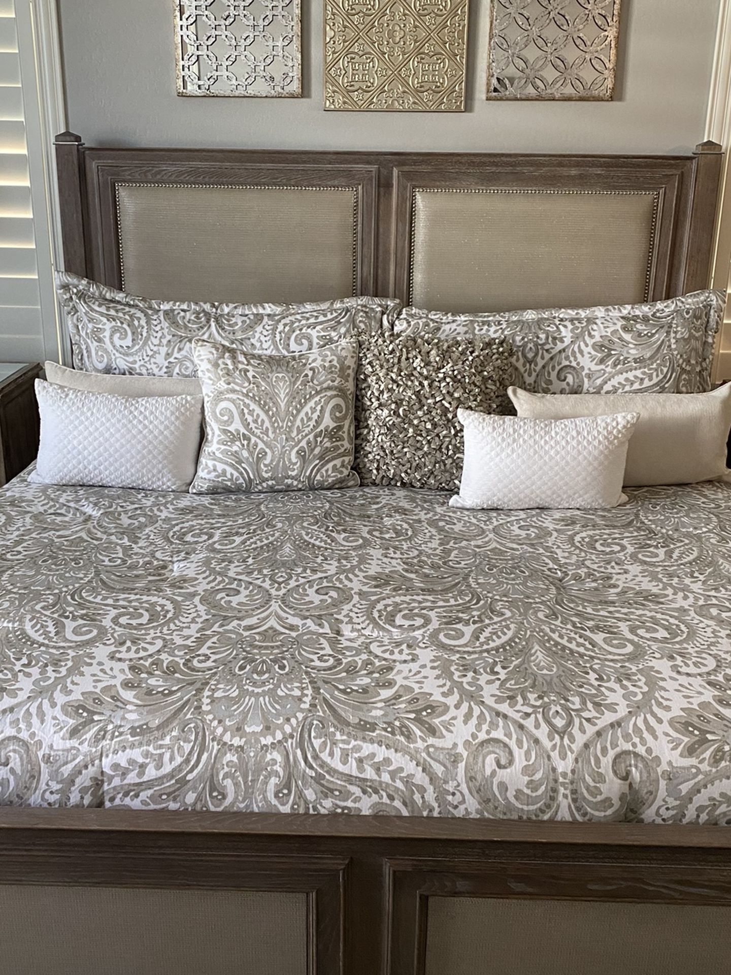 King Size Comforter set with matching pillows