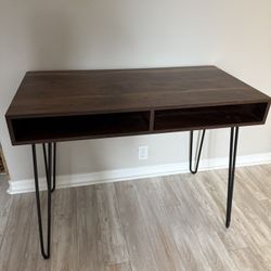 Desk - Assembled - Mint Condition 