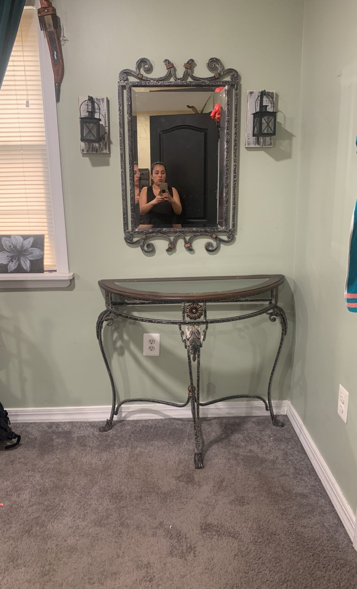 Metal Leaf Console Table with Mirror