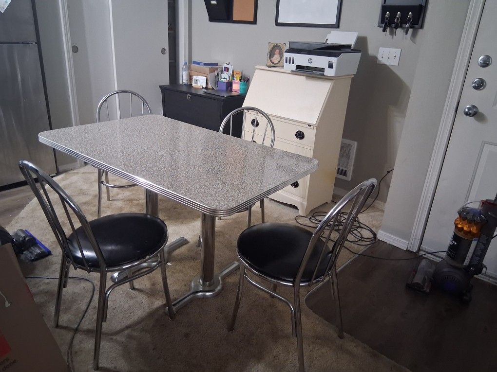 Cute Dining Table With 4 Chairs Must Sell Moving