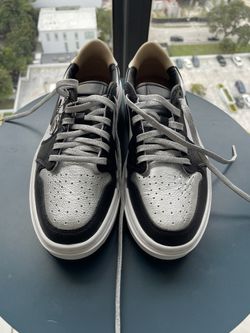 Woman Nike shoe Size 8