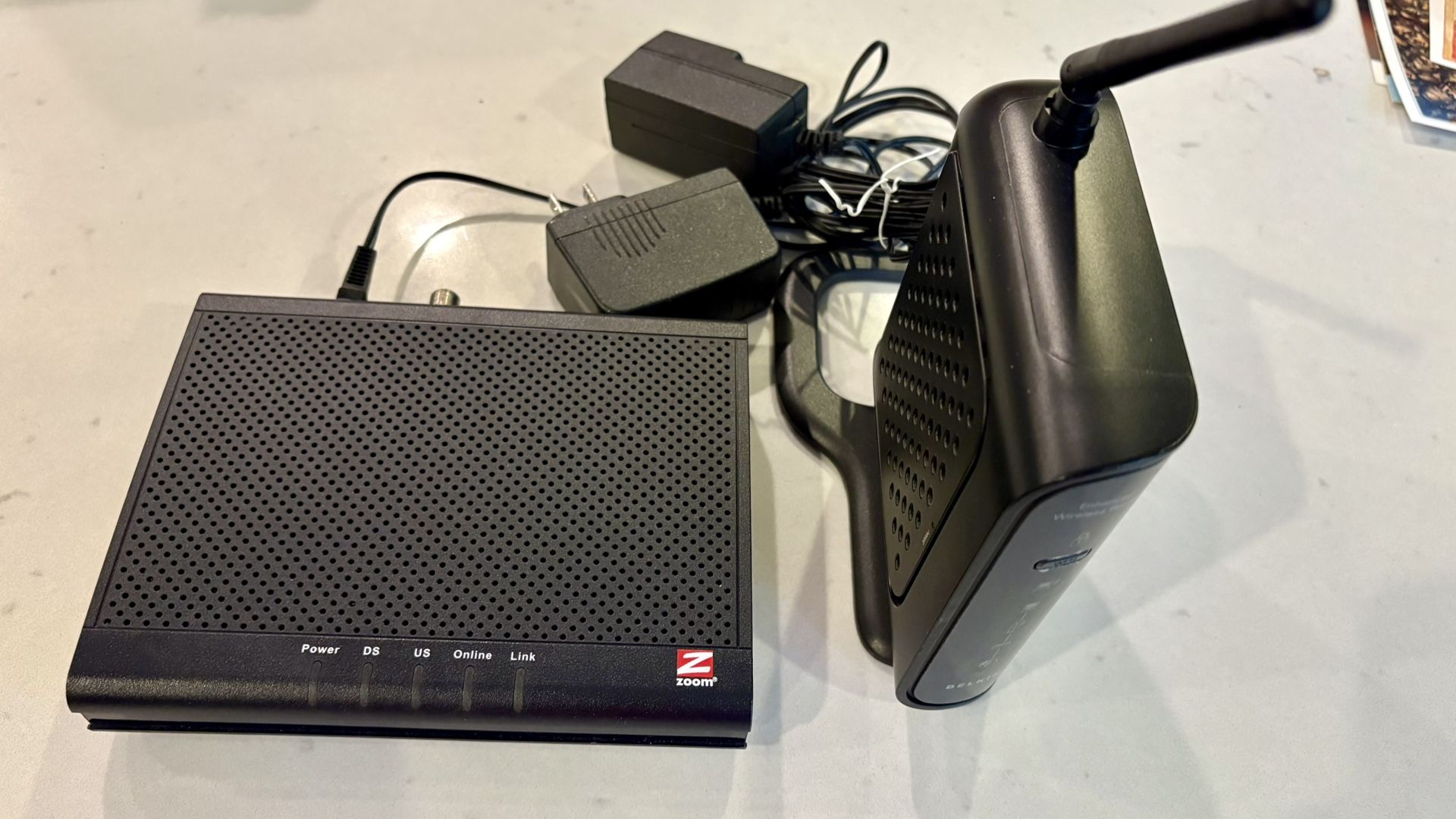 Cable modem And WiFi Router 