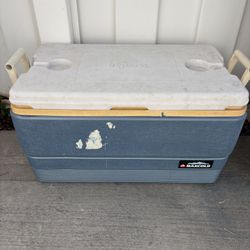 Large Igloo Cooler. The hinges don’t work so lid doesn’t stay up. Located in Murray 