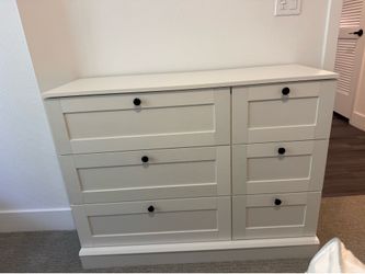 HOSTACK 6-Drawer Dresser – Like New!