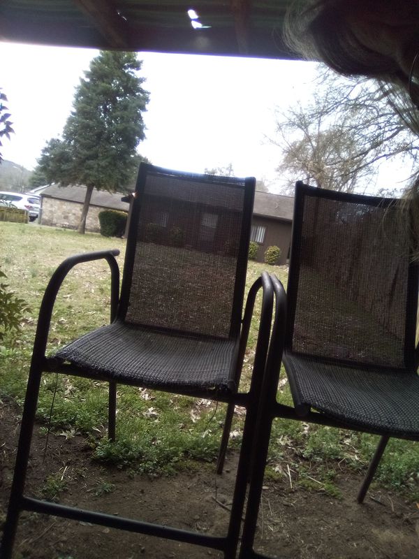 Plexy glass patio table &amp;2 tall wicker chairs for Sale in 