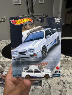 Hot Wheels Car Culture Premium Canyon Warriors 87 Ford Sierra Cosworth 2/5