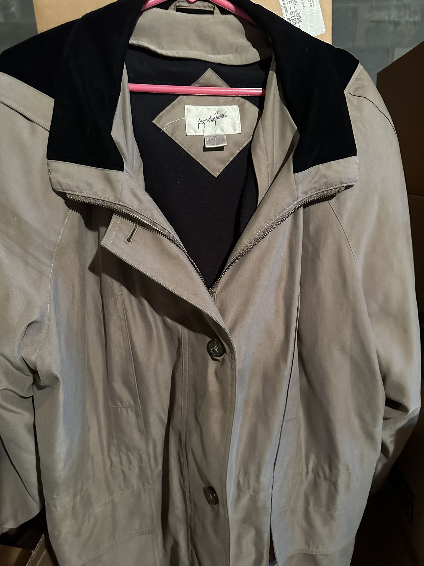 Slightly Used 3x Ladies Plus Size Coat. 3/4 Length $25.00