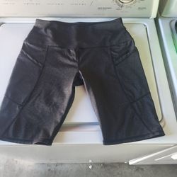 EXERCISE SHORTS