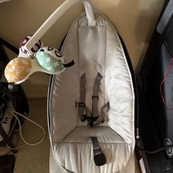 Mamaroo 4 Moms Swing