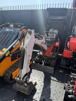 15 HP Gas Mini Excavator – 28.36 in Wide & 3 ft 11 in Dig Depth