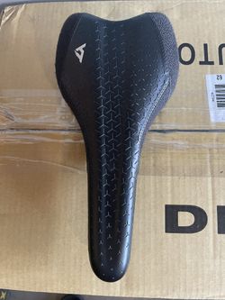 YT Industries Saddle