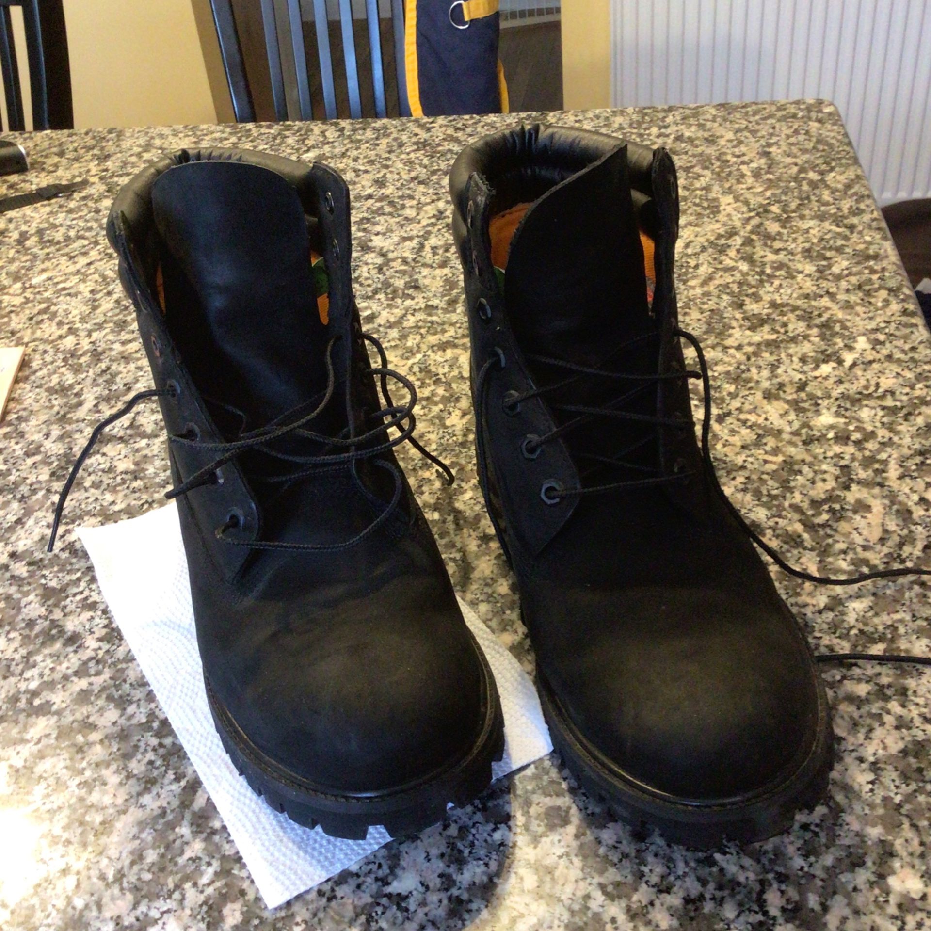 Like New Men’s Size 13 Black Timberland Boots