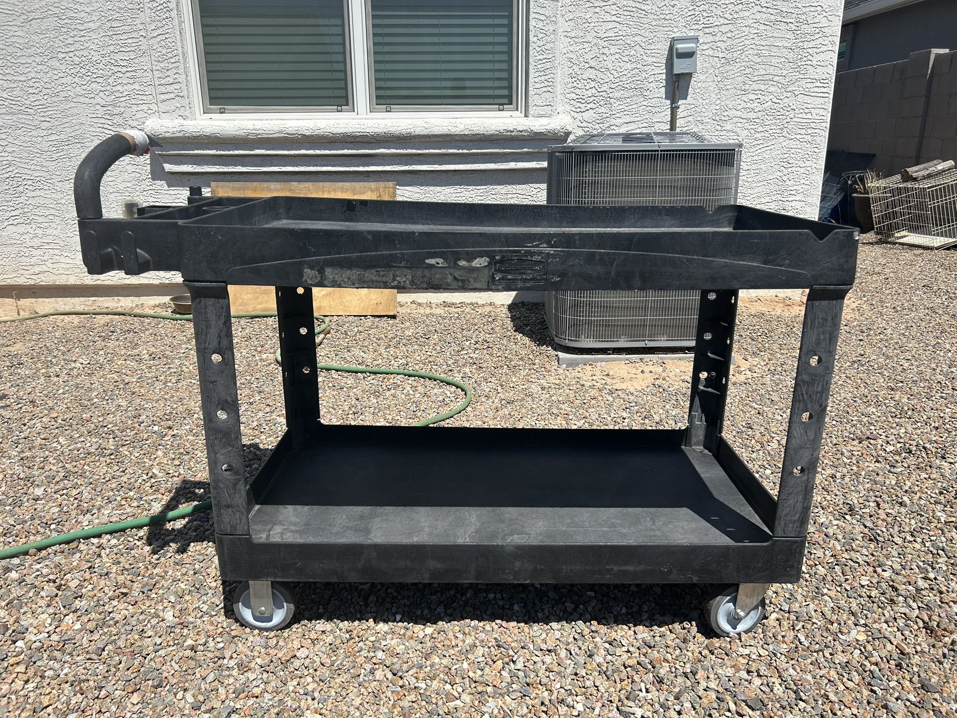 Rubbermaid Utility Cart, commercial grade, 750-lb cap.