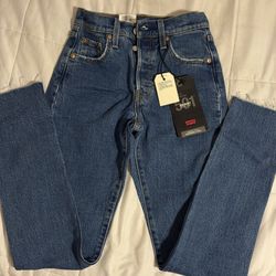 BRAND NEW LEVI JEANS WOMEN