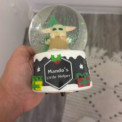 baby yoda snow globe