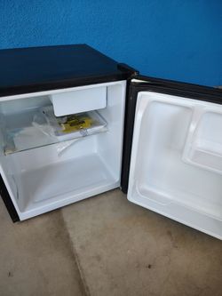 HiSense New 1.6 cu. ft. Mini-Fridge