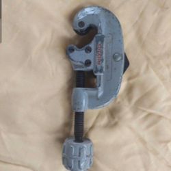 Ridgid 32920 model 15 Screw Feed Tubing Cutter, 3/16" To 1-1/8" Tube Cutter Shed Bin4