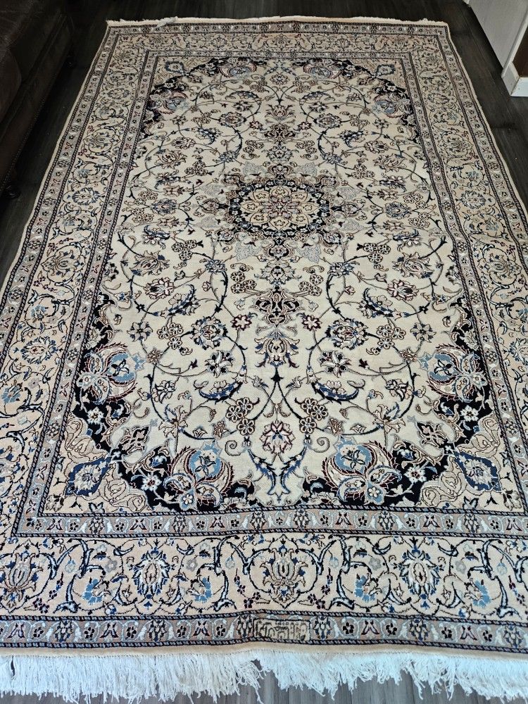 Persian Handmade Nain Rug.  Wool And Silk.  Habibian. Like a New Condition.  Almost 10 By 7 Feet 