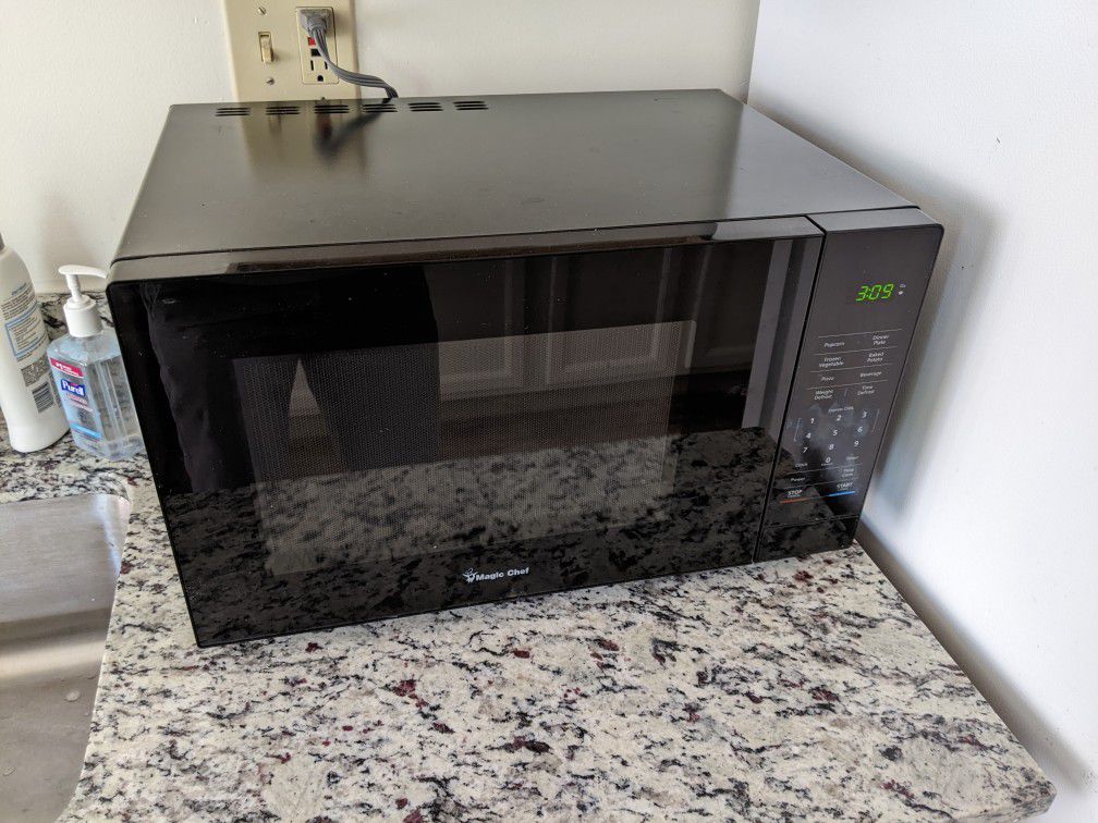 Magic chef 1000W 1.1 cu ft Black Countertop  microwave