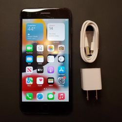 iPhone 7 Plus - UNLOCKED - Like New 