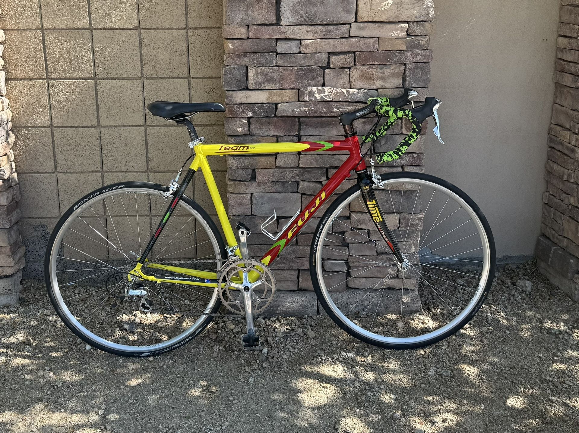 Fuji Team Issue. Road Bike