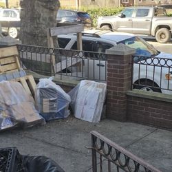 FREE SMALL AND MEDIUM BOXES