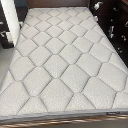 Twin plush mattress