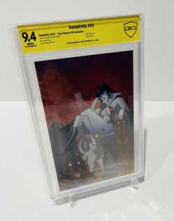 Vampirella 25 Trish Forstner Signature Stray Dogs Cover Virgin 1:11 CBCS 9.4