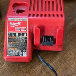 Milwaukee M18/M12 Charger w/ M18 Battery