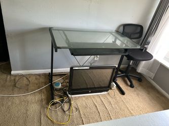 Computer desk￼
