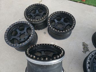 ROBBY GORDON BEADLOCK WHEELS SIZE 17" BOLT PATTERN 6X139.7 PRICE 850 NEED REPAIR