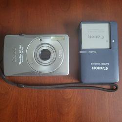 Canon PowerShot SD750 ELPH 7.1MP With Battery and Charger