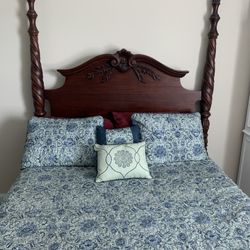 Solid Hardwood Queen Size Bed, Tons Carved Details, Heavy, Post On Footboard Unscrews, Wood Slats Hold Mattress