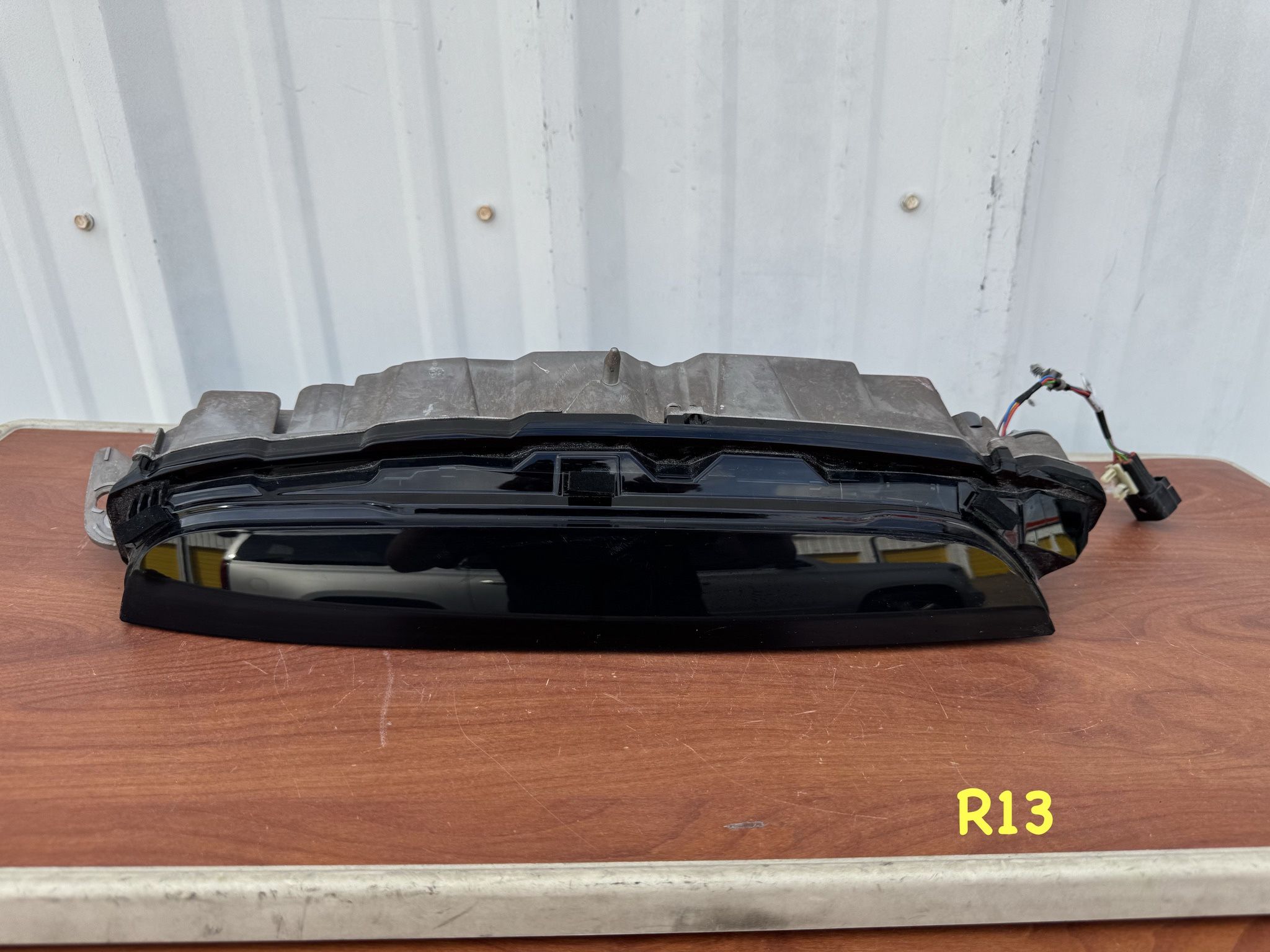 2022-2024 Land Rover Range Rover Tail Light L460 OEM RIGHT SIDE LED