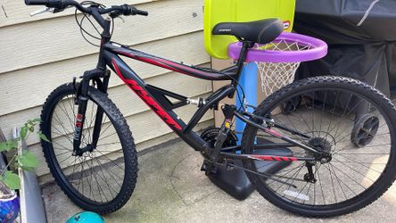 Hyper mountain bike