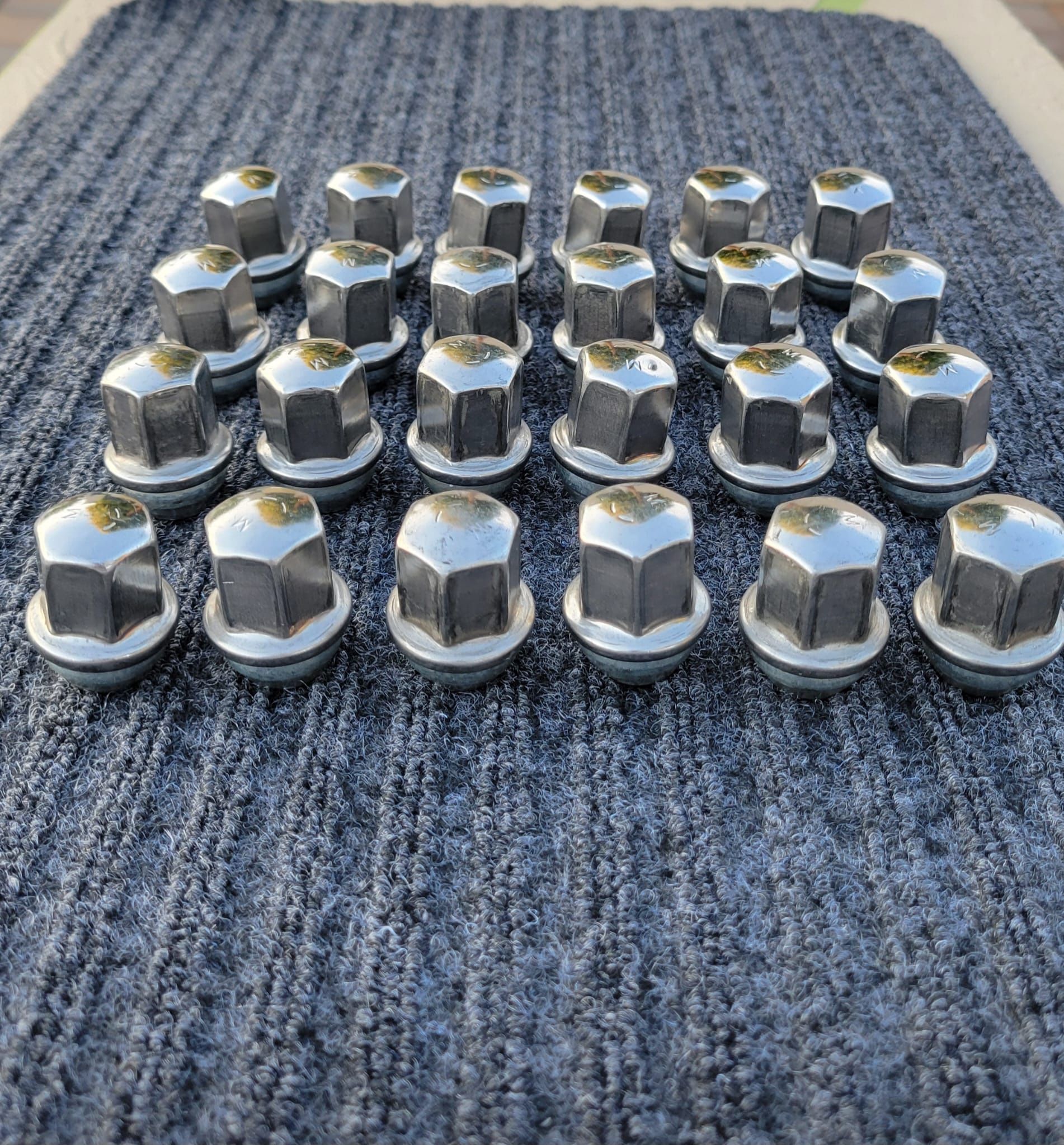 LUGS NUTS DODGE RAM
