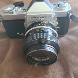 Nikon Nikkormat Camera Vintage W/leather Case