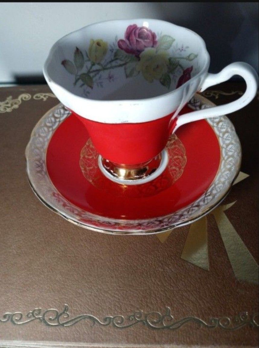ROYAL STAFFORD BONE CHINA PORCELAIN MADE IN ENGLAND TEA CUP / SAUCER SET
