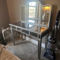 Make Up/jewelry Table 