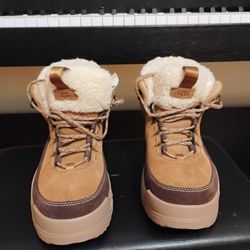 UGG Women's Hiker Boot, size 9