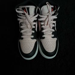 Jordan 1 high black pink