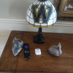 Round Tiffany style lamp, Washington Huskies 9" wide New and in Box