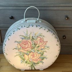 VINTAGE HAT BOX large with handle - and Key.  Very pretty hand painted floral design.