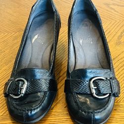 Aerosoles Black Leather Pumps