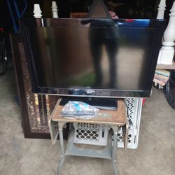 Nice40 Inch LG Flat Screen With Ree Mote