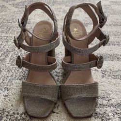 New Prezioso metallic block-heel sandals with multiple buckle straps Size 7 